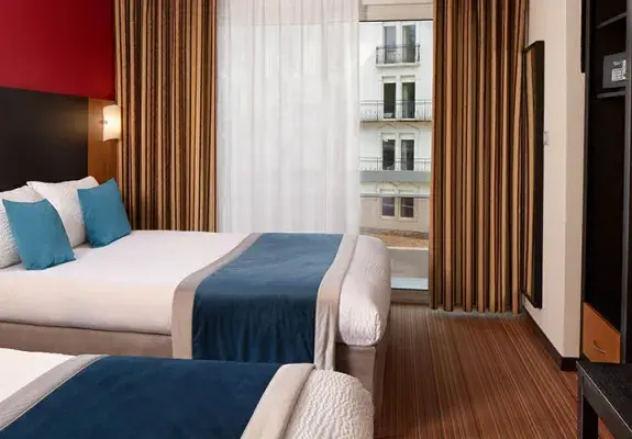  Hotel Roissy Lourdes Chambre triple confort avec 1 lit double et 1 lit individuel