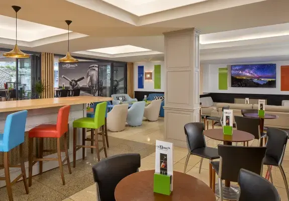  Hotel Roissy Lourdes Le Zinc bar lounge