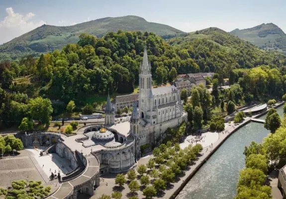  Hotel Roissy Lourdes 1 minute by foot from the Lourdes Grotto