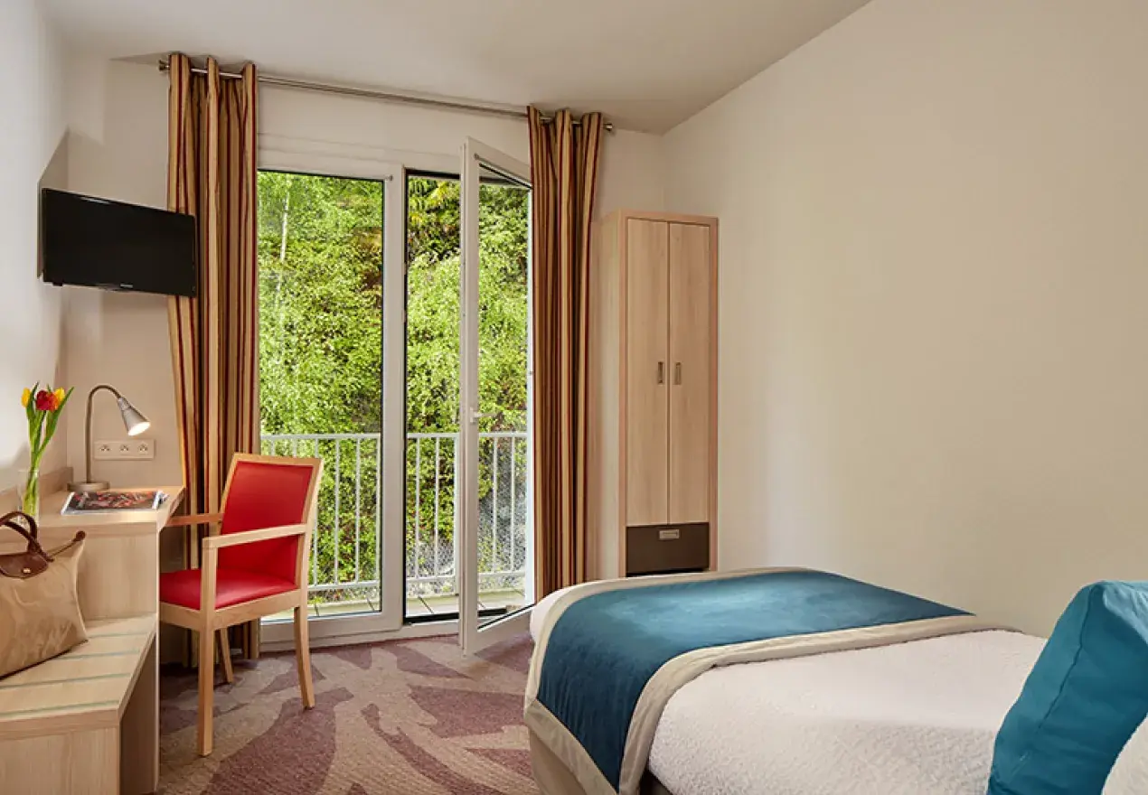  Hotel Roissy Lourdes chambre confort personne proche de la grotte